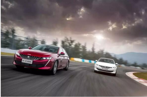 路面是黃虛線時 超車要注意什么！